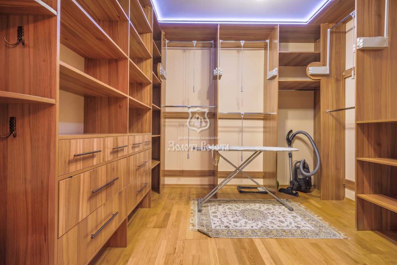 продаж 3-к квартира Бучанський, Вишневе, 155000 $