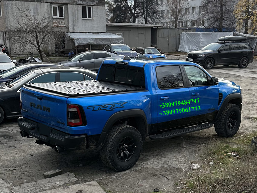 Силова багатофункціональна кришка кузова пікапа Toyota Hilux GR Sport. Накриття на кузов пікапа Тойота Хайлюкс. Кришка кузова пікапа Toyota Hilux.