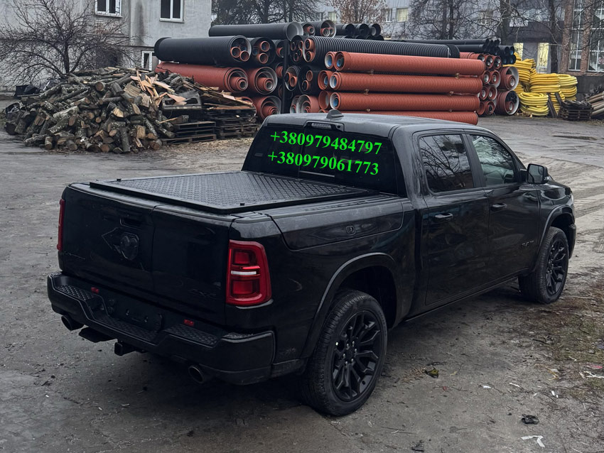 Силова багатофункціональна кришка кузова пікапа Toyota Hilux GR Sport. Накриття на кузов пікапа Тойота Хайлюкс. Кришка кузова пікапа Toyota Hilux.