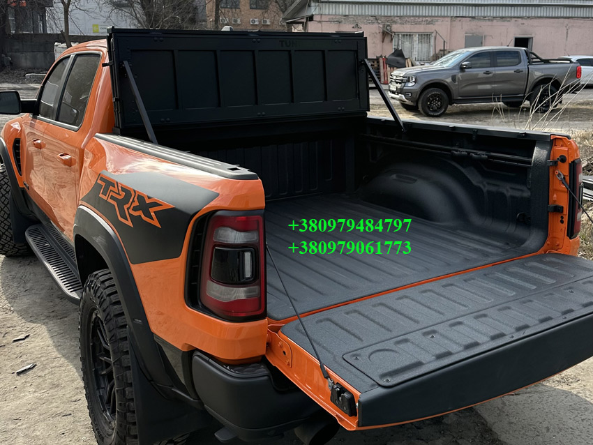 Силова багатофункціональна кришка кузова пікапа Toyota Hilux GR Sport. Накриття на кузов пікапа Тойота Хайлюкс. Кришка кузова пікапа Toyota Hilux.