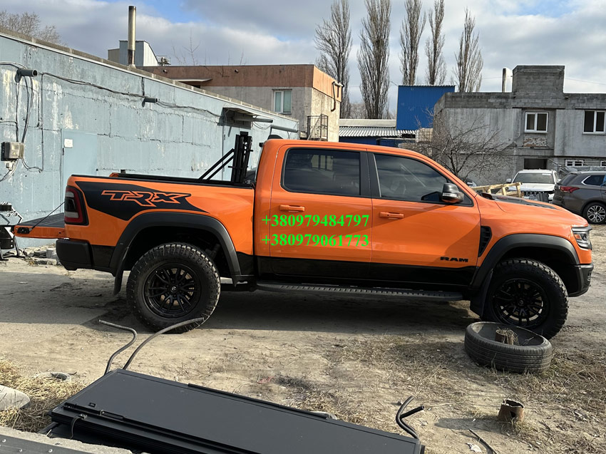 Силова багатофункціональна кришка кузова пікапа Toyota Hilux GR Sport. Накриття на кузов пікапа Тойота Хайлюкс. Кришка кузова пікапа Toyota Hilux.