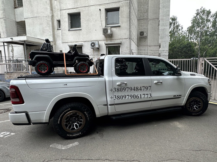 Силова багатофункціональна кришка кузова пікапа Toyota Hilux GR Sport. Накриття на кузов пікапа Тойота Хайлюкс. Кришка кузова пікапа Toyota Hilux.