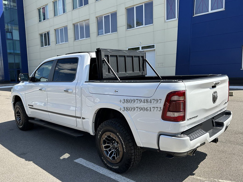 Силова багатофункціональна кришка кузова пікапа Toyota Hilux GR Sport. Накриття на кузов пікапа Тойота Хайлюкс. Кришка кузова пікапа Toyota Hilux.