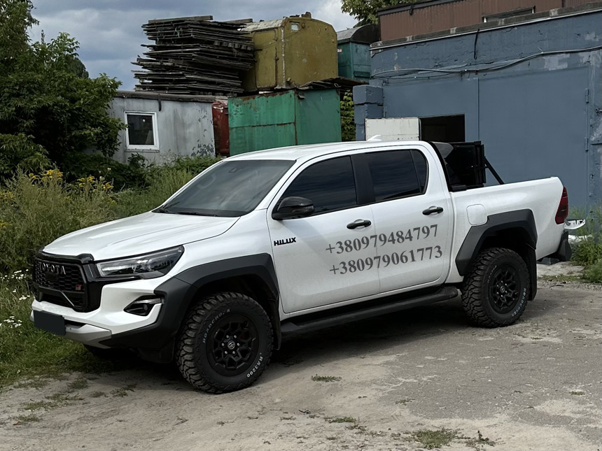 Силова багатофункціональна кришка кузова пікапа Toyota Hilux GR Sport. Накриття на кузов пікапа Тойота Хайлюкс. Кришка кузова пікапа Toyota Hilux.