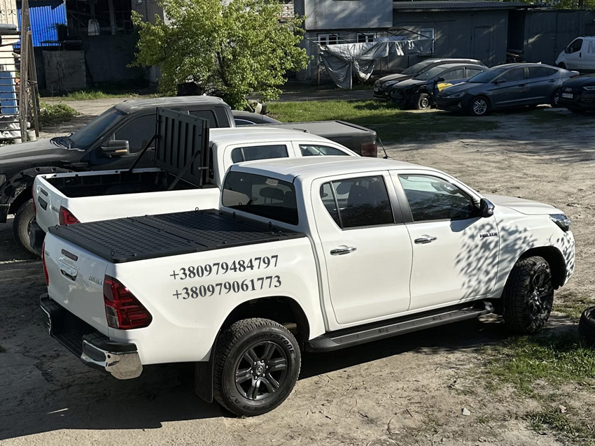 Силова багатофункціональна кришка кузова пікапа Toyota Hilux GR Sport. Накриття на кузов пікапа Тойота Хайлюкс. Кришка кузова пікапа Toyota Hilux.