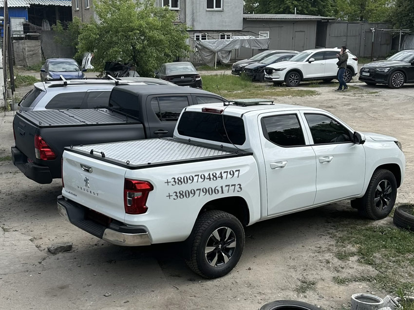 Силова багатофункціональна кришка кузова пікапа Toyota Hilux GR Sport. Накриття на кузов пікапа Тойота Хайлюкс. Кришка кузова пікапа Toyota Hilux.