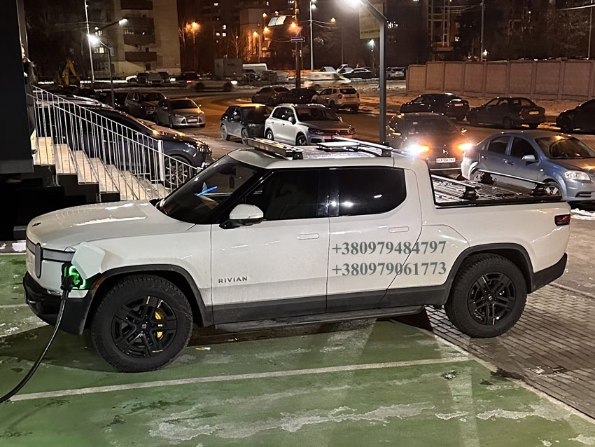 Силова багатофункціональна кришка кузова пікапа Toyota Hilux GR Sport. Накриття на кузов пікапа Тойота Хайлюкс. Кришка кузова пікапа Toyota Hilux.