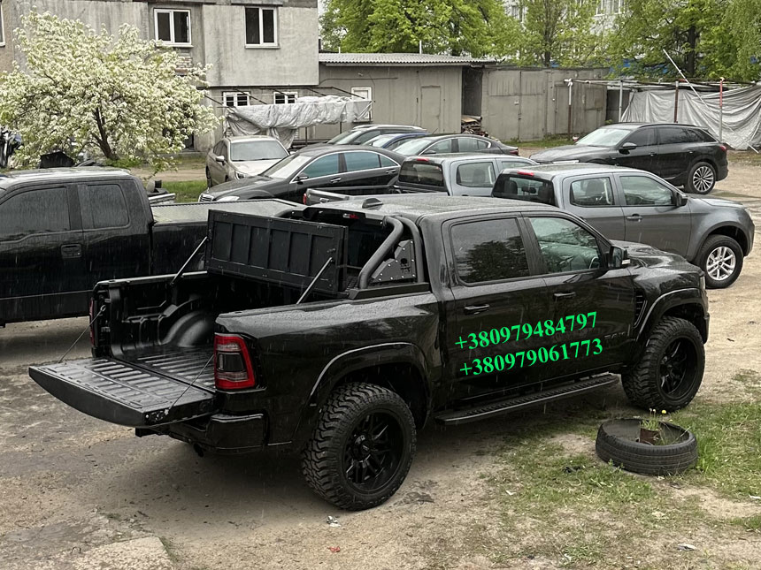 Силова багатофункціональна кришка кузова пікапа Toyota Hilux GR Sport. Накриття на кузов пікапа Тойота Хайлюкс. Кришка кузова пікапа Toyota Hilux.