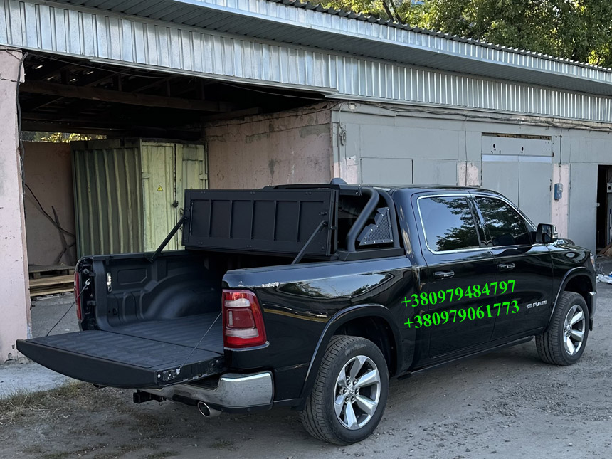 Силова багатофункціональна кришка кузова пікапа Toyota Hilux GR Sport. Накриття на кузов пікапа Тойота Хайлюкс. Кришка кузова пікапа Toyota Hilux.